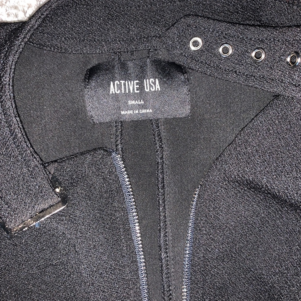 Black cropped jacket 🌸✨ - Picture 3 of 4